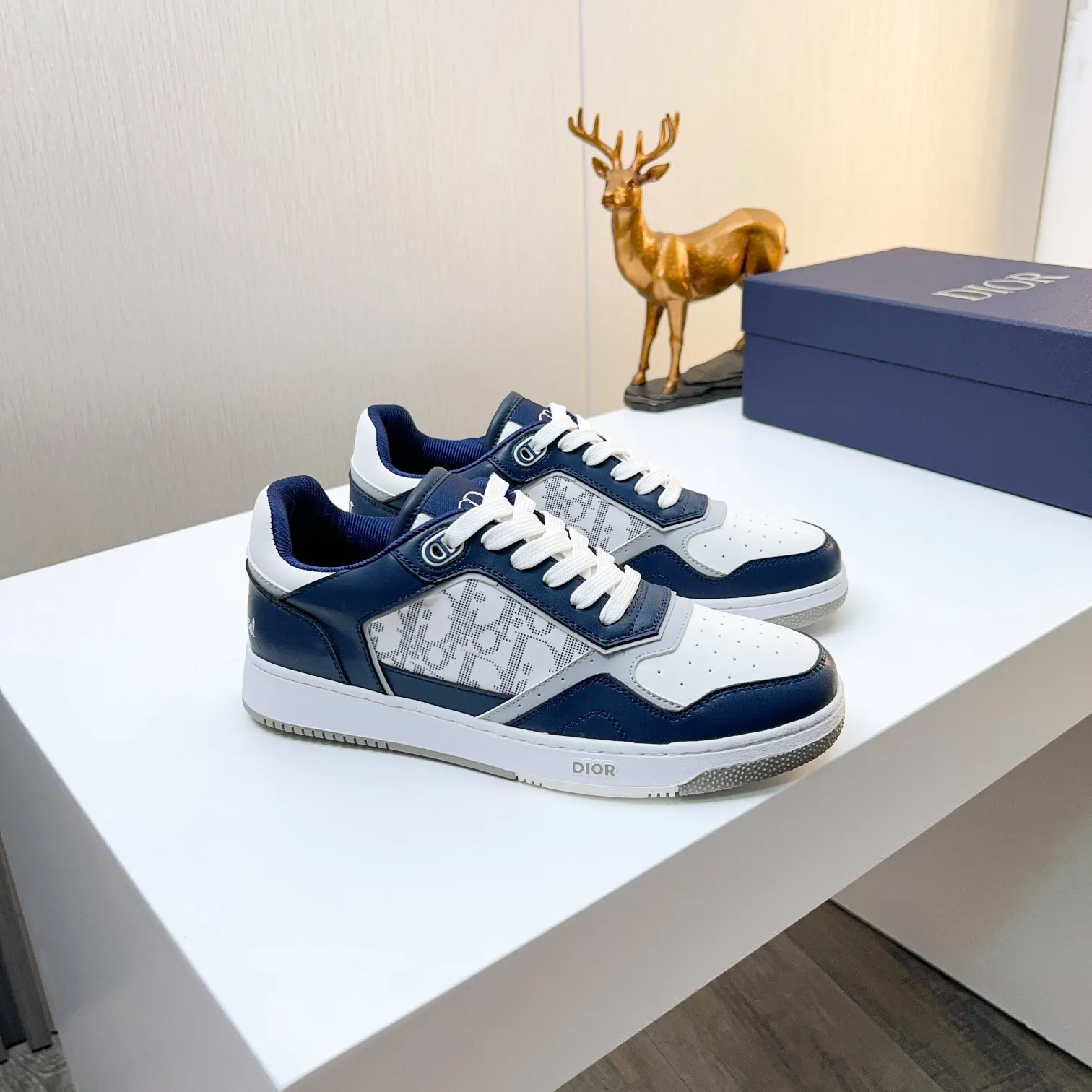 Men's Men's Shoes 💰400 [New] 🦩🦩Dior - Low-top sneakers 2025 spring men's collection new arrivals [Celebrate][Celebrate][Celebrate], reinterpret the basketball shoe design and become a classic Dior item [Strong][Strong][Strong], crafted in black and cream white smooth cowhide with beige suede, leather display on the side The CD logo, tongue, sole and back side are decorated with various distinctive details to enhance the style[666][666], while eyelet details, topstitching and rubber panels highlight the dynamic charm of its athletic style[strong][strong][strong]. It has a two-color rubber sole, which can be matched with various clothing to create a refined look. Size: 38 to 44 (45 can be customized